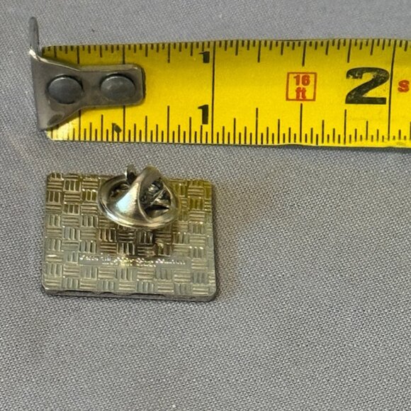 Vintage Coca Cola International Pin Button Pinback Coke Soda Pop Russia Soviet - Picture 2 of 2